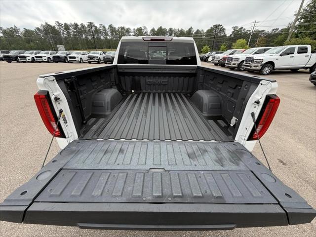2022 GMC Sierra 1500 4WD Crew Cab Short Box SLT