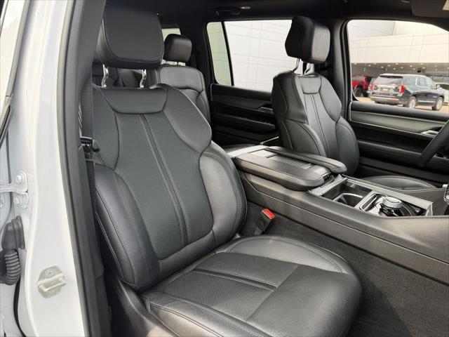 2023 Jeep Wagoneer Series II Carbide 4x2