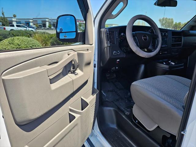 2025 GMC Savana Passenger RWD 3500 Extended Wheelbase LT