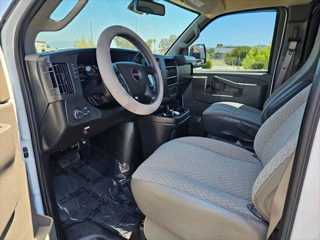 2025 GMC Savana Passenger RWD 3500 Extended Wheelbase LT
