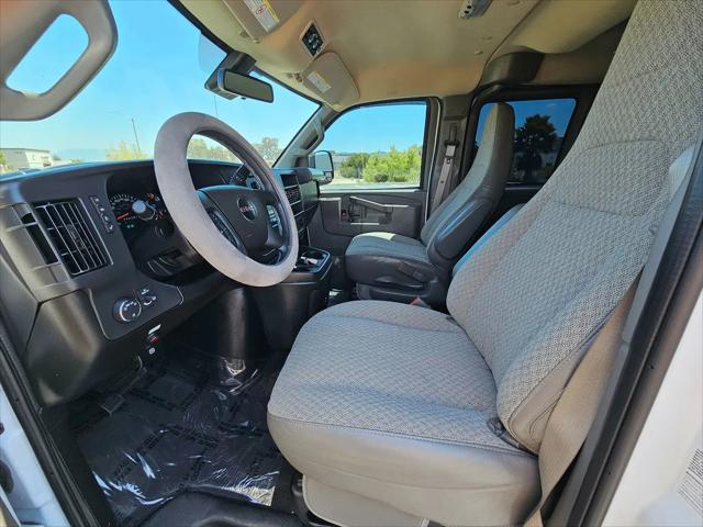 2025 GMC Savana Passenger RWD 3500 Extended Wheelbase LT