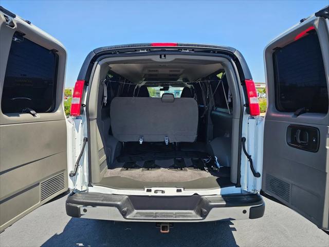 2025 GMC Savana Passenger RWD 3500 Extended Wheelbase LT