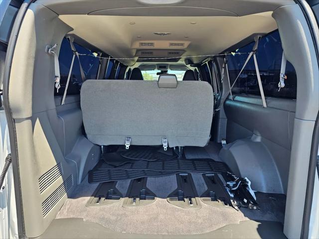 2025 GMC Savana Passenger RWD 3500 Extended Wheelbase LT