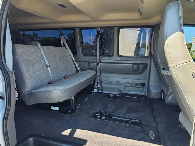 2025 GMC Savana Passenger RWD 3500 Extended Wheelbase LT