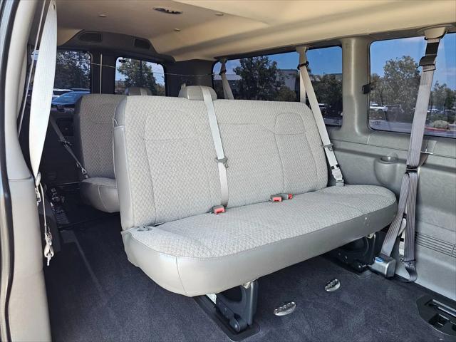 2025 GMC Savana Passenger RWD 3500 Extended Wheelbase LT