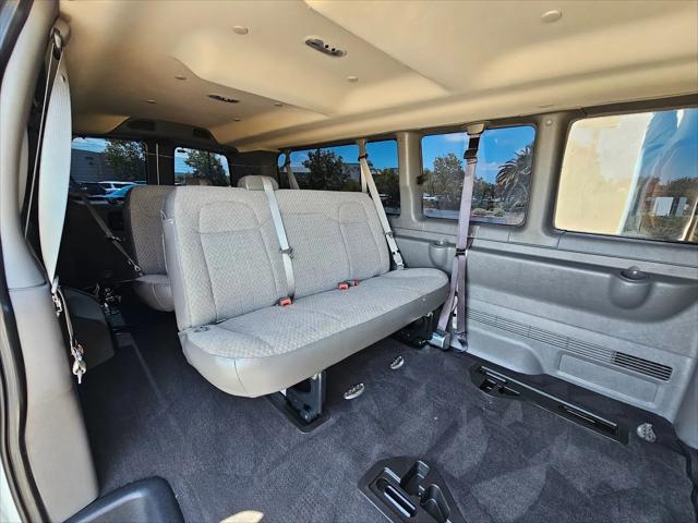 2025 GMC Savana Passenger RWD 3500 Extended Wheelbase LT