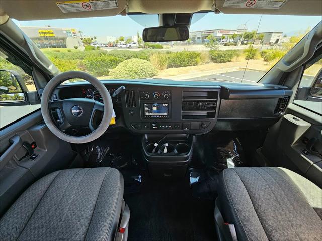 2025 GMC Savana Passenger RWD 3500 Extended Wheelbase LT