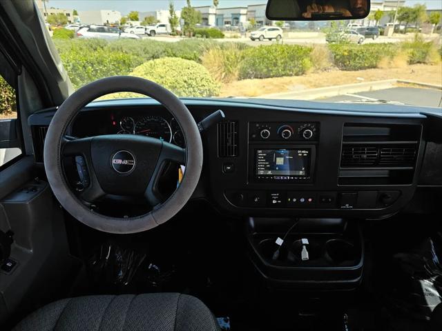 2025 GMC Savana Passenger RWD 3500 Extended Wheelbase LT