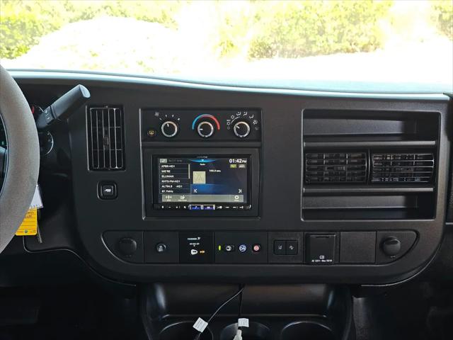 2025 GMC Savana Passenger RWD 3500 Extended Wheelbase LT