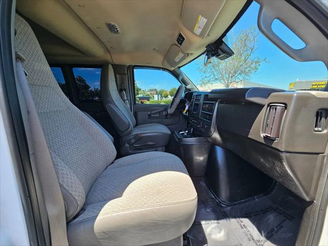2025 GMC Savana Passenger RWD 3500 Extended Wheelbase LT