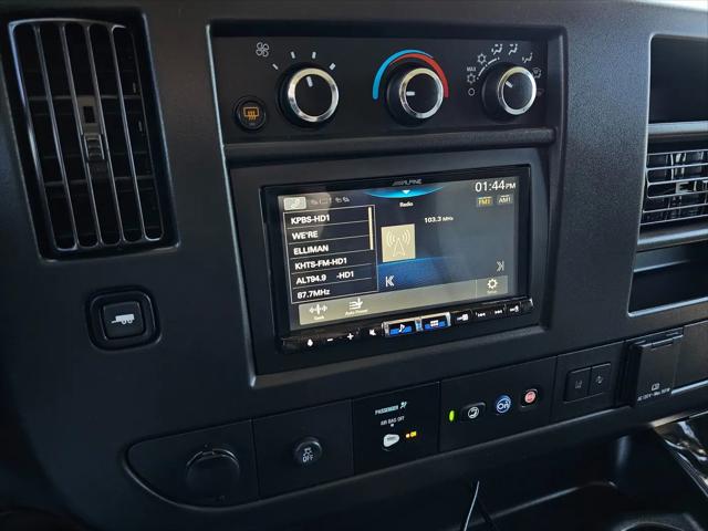 2025 GMC Savana Passenger RWD 3500 Extended Wheelbase LT