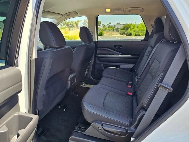 2024 Nissan Pathfinder SV FWD