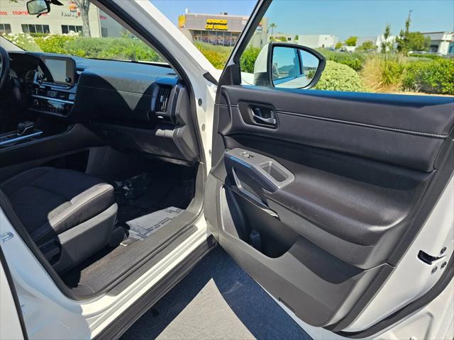 2024 Nissan Pathfinder SV FWD