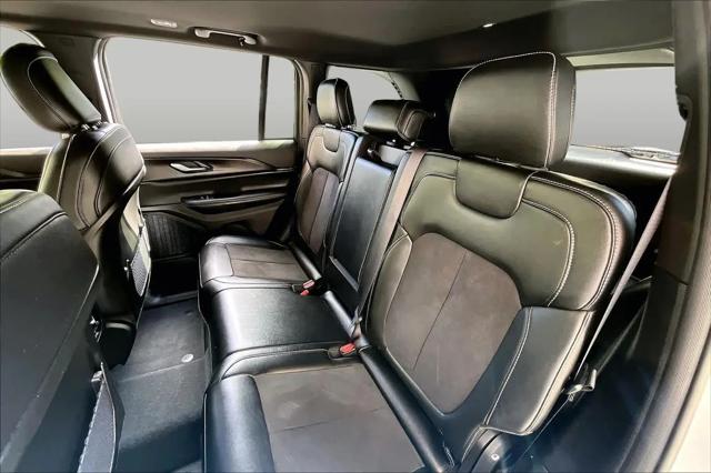 2023 Jeep Grand Cherokee Altitude 4x2