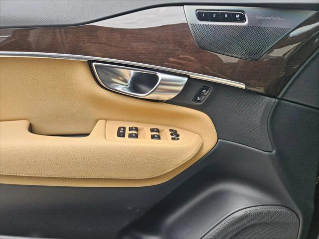 2019 Volvo XC90 T6 Momentum