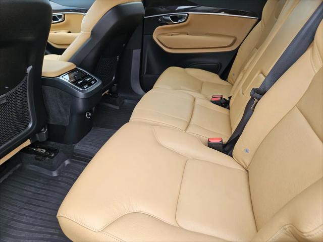 2019 Volvo XC90 T6 Momentum