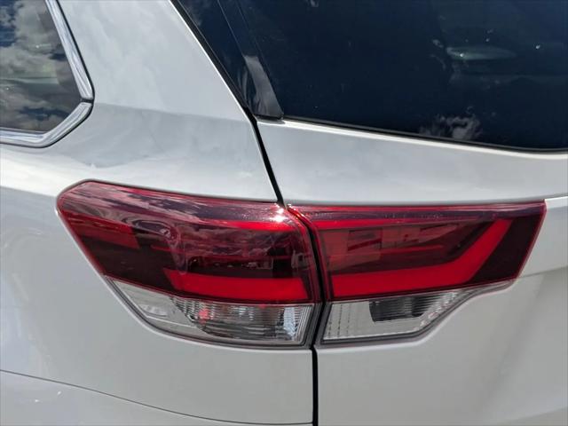 2019 Toyota Highlander SE