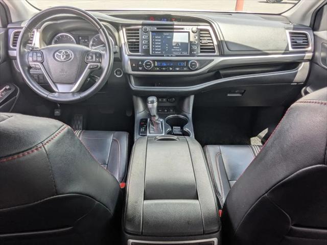 2019 Toyota Highlander SE
