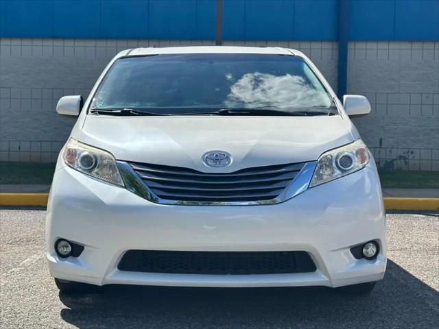 2017 Toyota Sienna XLE 8 Passenger