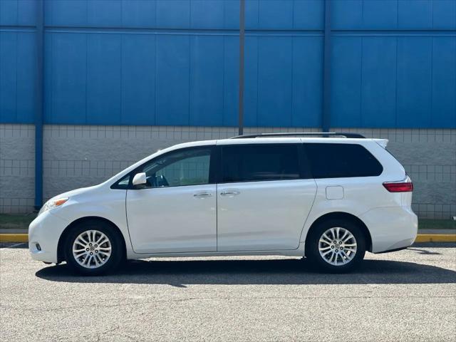 2017 Toyota Sienna XLE 8 Passenger