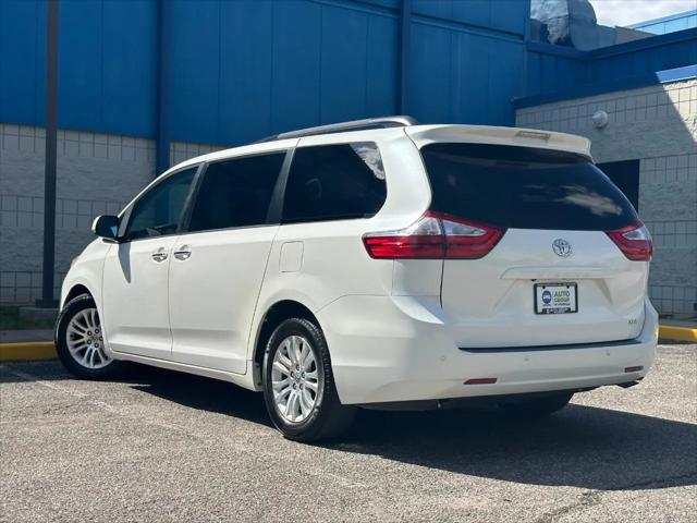 2017 Toyota Sienna XLE 8 Passenger