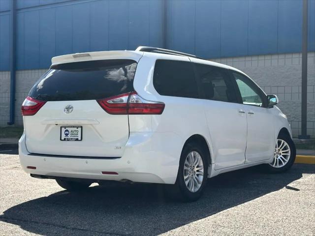 2017 Toyota Sienna XLE 8 Passenger