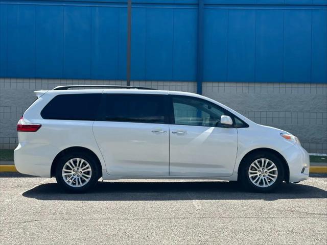 2017 Toyota Sienna XLE 8 Passenger