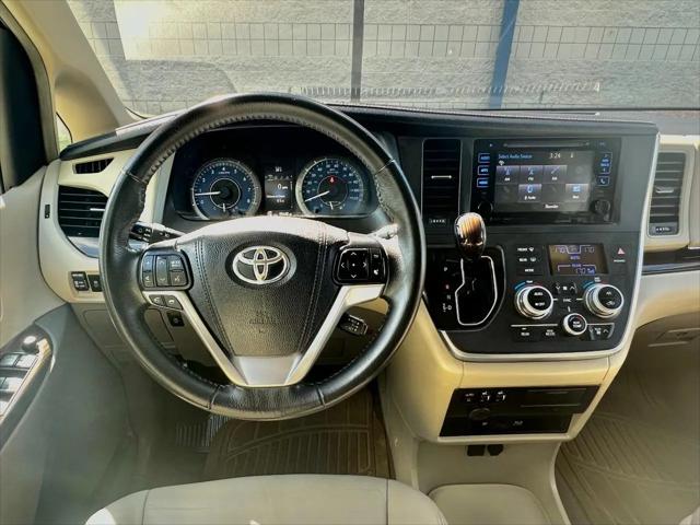 2017 Toyota Sienna XLE 8 Passenger