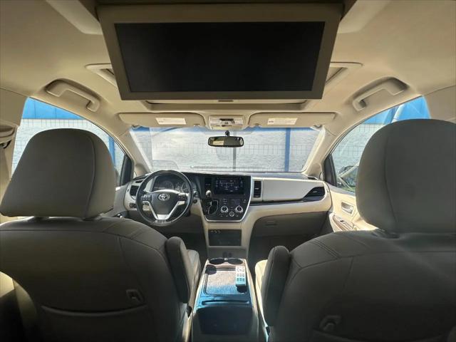 2017 Toyota Sienna XLE 8 Passenger