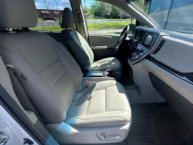 2017 Toyota Sienna XLE 8 Passenger