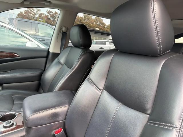 2016 Nissan Pathfinder SL