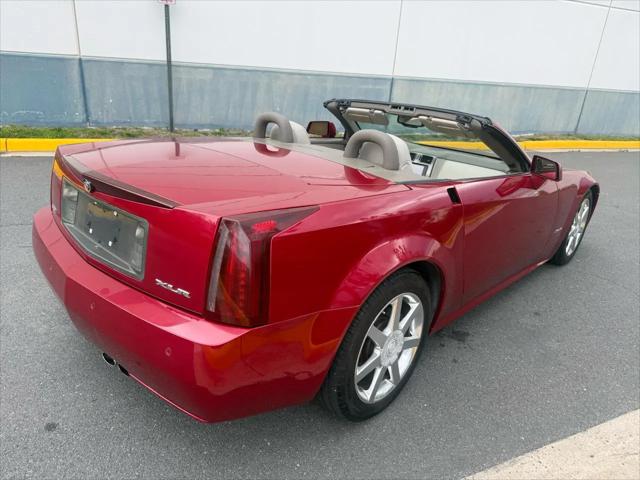 2004 Cadillac XLR Standard