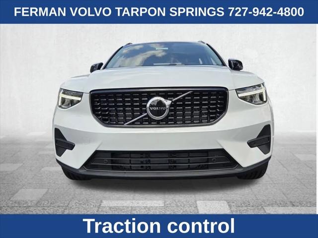 2026 Volvo XC40 Core, B5 AWD Gas (mild hybrid), Dark