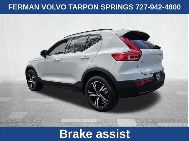 2026 Volvo XC40 Core, B5 AWD Gas (mild hybrid), Dark