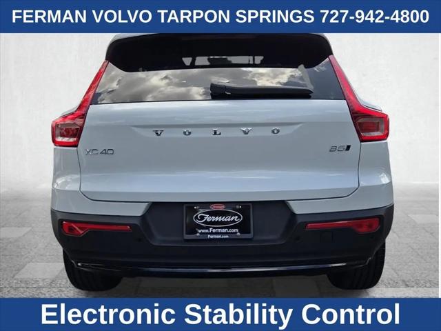 2026 Volvo XC40 Core, B5 AWD Gas (mild hybrid), Dark