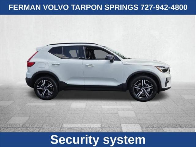 2026 Volvo XC40 Core, B5 AWD Gas (mild hybrid), Dark