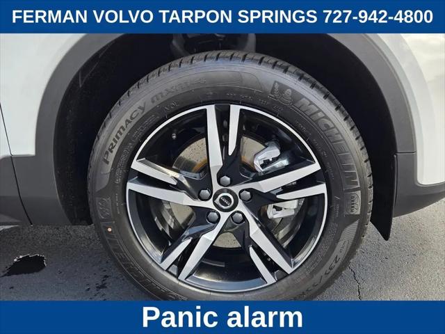 2026 Volvo XC40 Core, B5 AWD Gas (mild hybrid), Dark