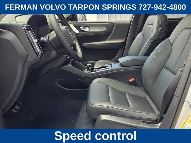 2026 Volvo XC40 Core, B5 AWD Gas (mild hybrid), Dark
