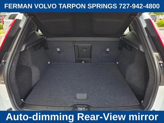 2026 Volvo XC40 Core, B5 AWD Gas (mild hybrid), Dark