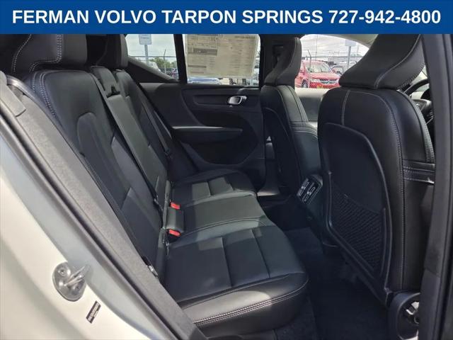 2026 Volvo XC40 Core, B5 AWD Gas (mild hybrid), Dark