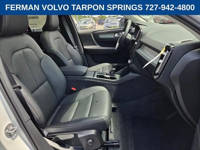 2026 Volvo XC40 Core, B5 AWD Gas (mild hybrid), Dark