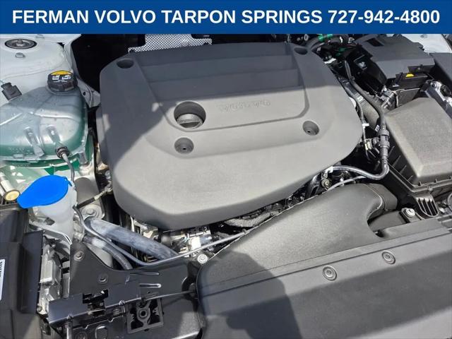 2026 Volvo XC40 Core, B5 AWD Gas (mild hybrid), Dark