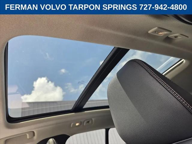 2026 Volvo XC40 Core, B5 AWD Gas (mild hybrid), Dark