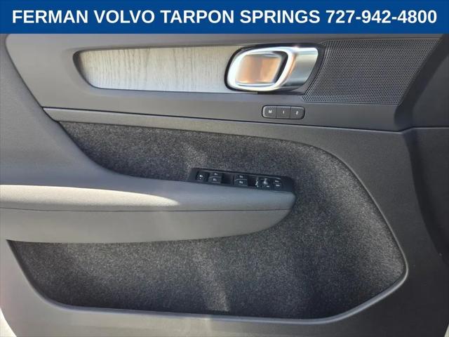 2026 Volvo XC40 Core, B5 AWD Gas (mild hybrid), Dark
