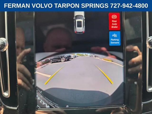 2026 Volvo XC40 Core, B5 AWD Gas (mild hybrid), Dark
