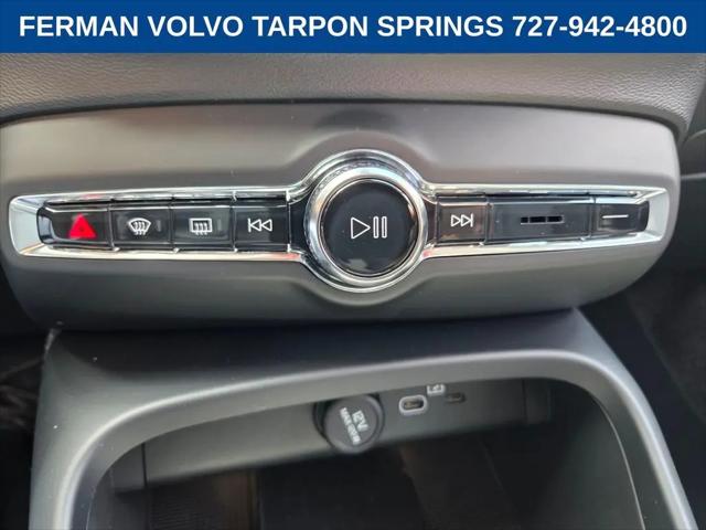 2026 Volvo XC40 Core, B5 AWD Gas (mild hybrid), Dark