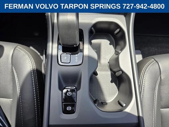 2026 Volvo XC40 Core, B5 AWD Gas (mild hybrid), Dark