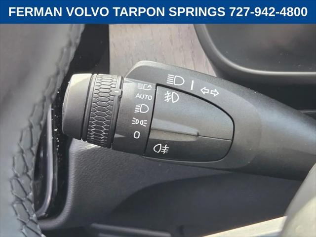 2026 Volvo XC40 Core, B5 AWD Gas (mild hybrid), Dark