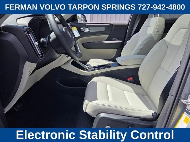 2026 Volvo XC40 Plus, B5 AWD Gas (mild hybrid), Dark