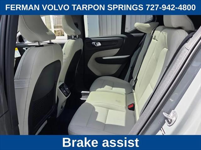 2026 Volvo XC40 Plus, B5 AWD Gas (mild hybrid), Dark